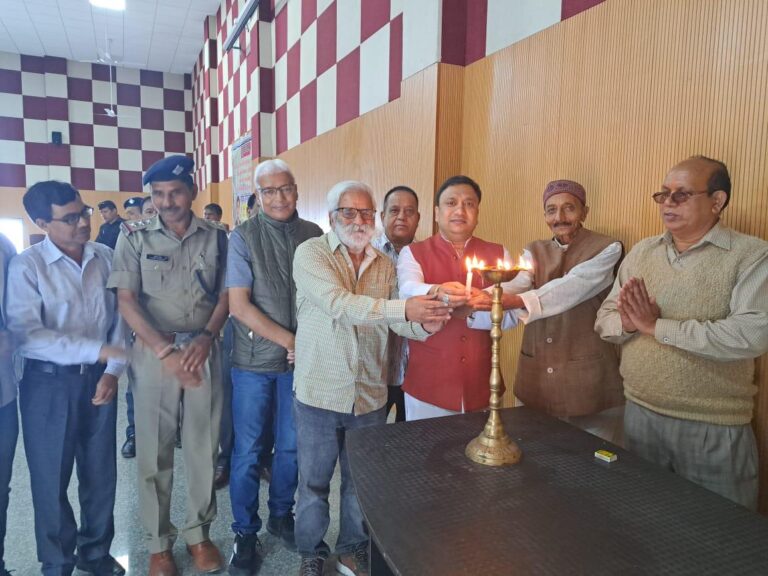 पौड़ी- द्वारीखाल में ब्लॉक प्रमुख महेन्द्र राणा ने किया अग्निशमन गोष्ठी का शुभारम्भ