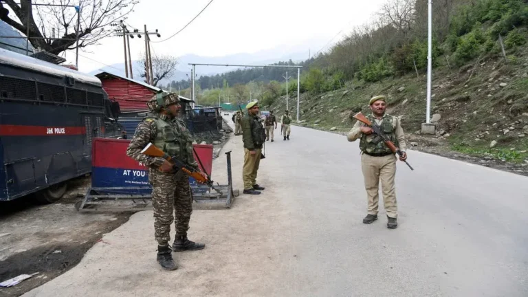 जम्मू-कश्मीर: बारामूला में घुसपैठ की कोशिश नाकाम, दो आतंकी ढेर – JK TERRORISTS KILLED