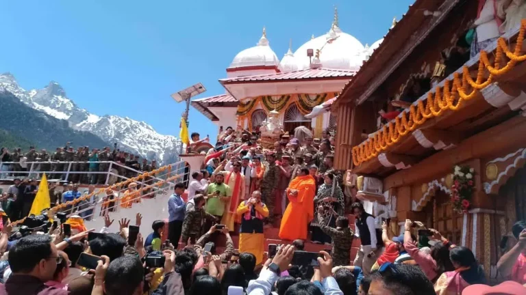 गंगोत्री धाम के लिए रवाना हुई मां गंगा की डोली, बेटी की तरह दी विदाई, 30 अप्रैल को खुलेंगे कपाट