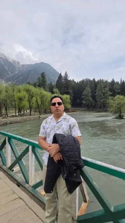 केएस चौहान की आपबीती: “कुछ ही पल में खूबसूरत कश्मीर डरावना बन गया”