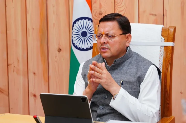 मुख्यमंत्री धामी ने सचिवालय कर्मियों को नसीहत दी: “सरकारी आदेशों में हो जनसेवा की भावना”