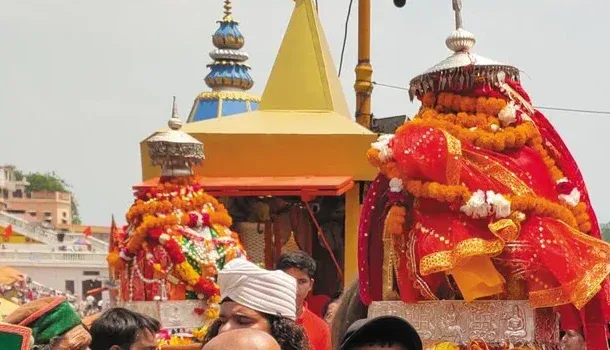 देहरादून पहुँची बाबा श्री नवशिवाय- माँ गिदीनशिला की 26वीं डोली यात्रा, नगर निगम में हुआ भव्य स्वागत