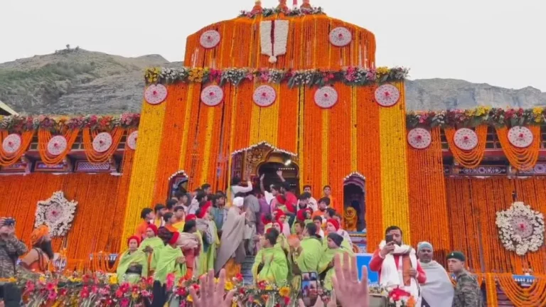 श्रद्धालुओं के लिए खुले बदरीनाथ धाम के कपाट, आस्था का उमड़ा सैलाब – चारधाम यात्रा 2025