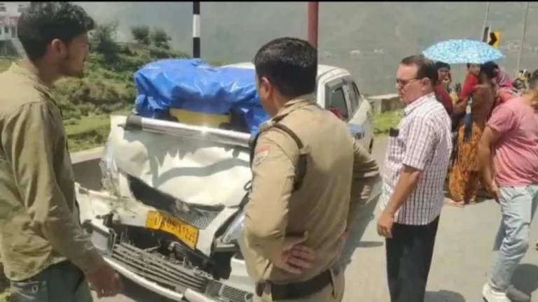 ऋषिकेश-गंगोत्री हाईवे पर बड़ा सड़क हादसा, गुजरात के श्रद्धालु घायल, एक महिला गंभीर रूप से जख्मी