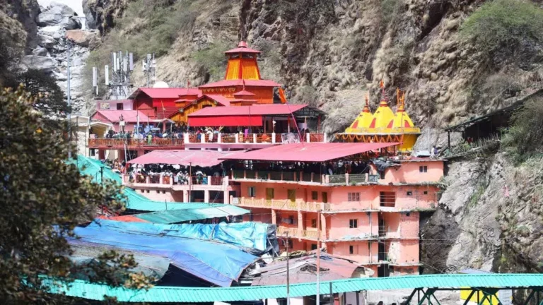 यमुनोत्री धाम में मध्य प्रदेश की महिला श्रद्धालु की हृदयगति रुकने से मौत, यात्रा मार्ग पर बिगड़ी तबीयत