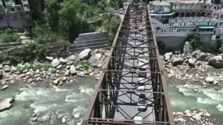 चारधाम यात्रा 2025: हाईटेक निगरानी से ट्रैफिक कंट्रोल में चमोली पुलिस, ड्रोन से हो रही रियल-टाइम मॉनिटरिंग