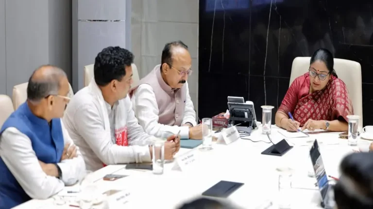 कांवड़ यात्रा 2025: दिल्ली में 374 कांवड़ शिविरों को मिली मंजूरी, CM रेखा गुप्ता ने शुरू की तैयारियों की समीक्षा