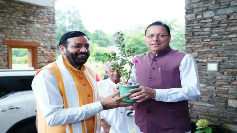 देहरादून में मिले हरियाणा और उत्तराखंड के मुख्यमंत्री, कांवड़ यात्रा को लेकर उपद्रवियों को दी गई सख्त चेतावनी