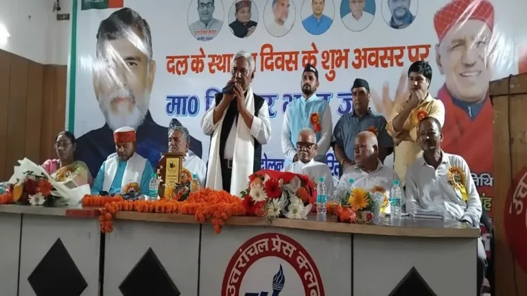पंचायत चुनाव के बीच यूकेडी मंच पर पहुंचे नेगी दा, उत्तराखंड की राजनीति पर दी खरी-खरी – NARENDRA SINGH NEGI