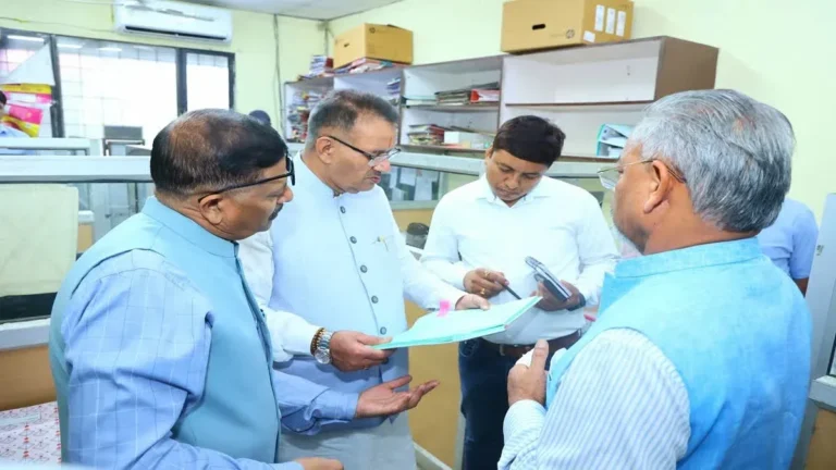 उपनल मुख्यालय पर मंत्री गणेश जोशी का औचक निरीक्षण, कर्मचारियों में मची हलचल – जानिए क्या रही वजह