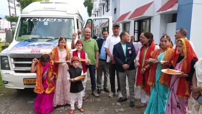 भोले के जयकारों के साथ रवाना हुआ कैलाश मानसरोवर यात्रा 2025 का दूसरा जत्था, श्रद्धा और उत्साह से भरे नजर आए यात्री