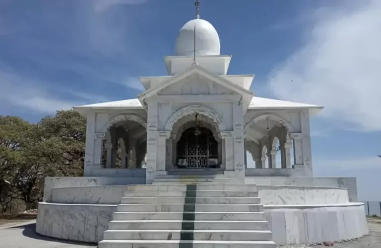 मसूरी के भद्रराज मंदिर में लागू हुआ ड्रेस कोड, अमर्यादित कपड़ों में प्रवेश वर्जित
