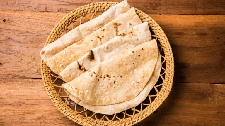 क्या आप वजन कम करने के लिए खाते हैं चपाती? जानिए इसके फायदे और जरूरी सावधानियां