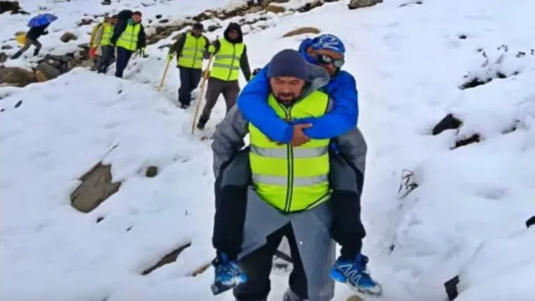 कारगिल: बर्फीले तूफान में फंसे 40 पर्वतारोही, झारखंड के युवक की मौत, ऑस्ट्रेलियाई पर्यटक सुरक्षित