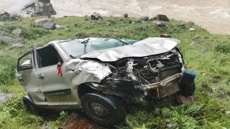 उत्तरकाशी में बड़ा सड़क हादसा, एक की मौत और एक गंभीर घायल