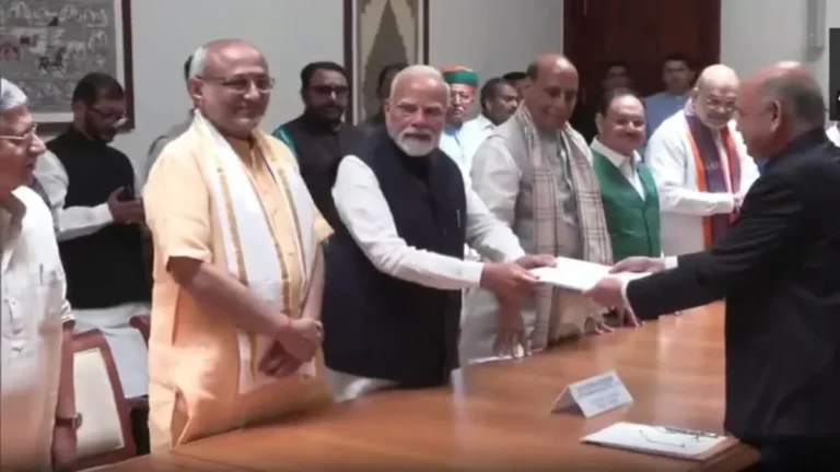 सीपी राधाकृष्णन ने दाखिल किया उपराष्ट्रपति पद का नामांकन, 9 सितंबर को होगी INDIA बनाम NDA की टक्कर