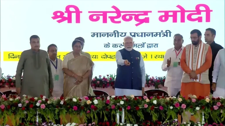 पीएम मोदी ने किया द्वारका एक्सप्रेसवे का उद्घाटन, बोले- संविधान को सिर पर रखकर नाचने वालों ने संविधान को रौंदा