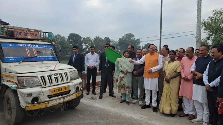 सीएम धामी ने सुनी जनता की समस्याएं, पूर्णागिरि मेले के लिए मोबाइल टॉयलेट वैन को दिखाई हरी झंडी