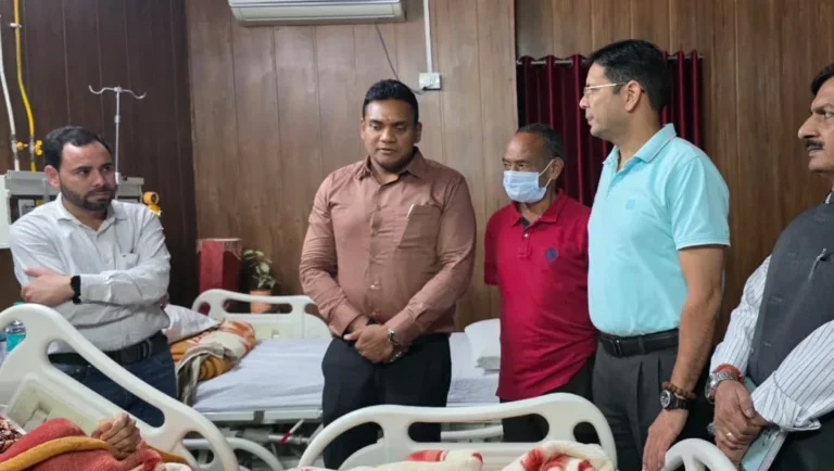 देहरादून: स्वास्थ्य सचिव डॉ. आर. राजेश कुमार ने लिया दून अस्पताल की व्यवस्थाओं का जायजा