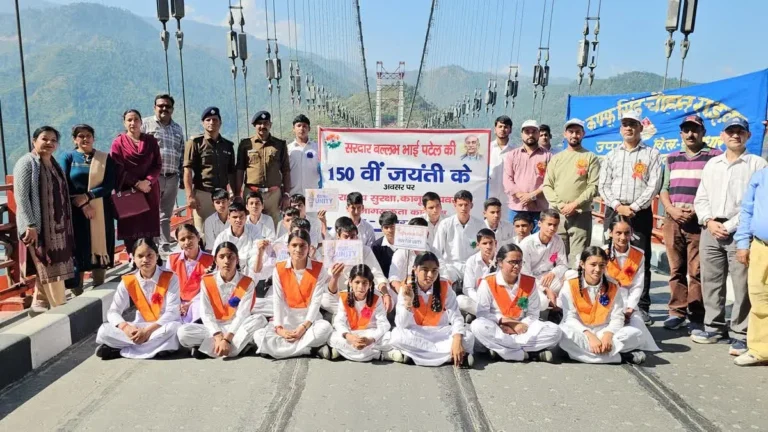 उत्तराखंड में लौह पुरुष सरदार पटेल की जयंती धूमधाम से मनाई गई, बच्चों ने डोबरा-चांठी पुल पर लगाई ‘एकता दौड़’