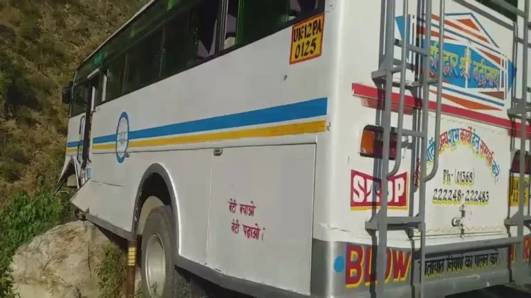 पौड़ी में टला बड़ा बस हादसा, चालाकी से ड्राइवर ने बचाई दर्जनों जान – मुसागली मोड़ पर पल भर में बदल गए हालात