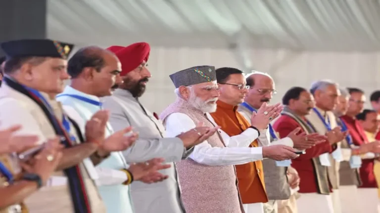 पीएम मोदी ने धामी सरकार की तारीफ की; विकास और सहयोग का भरोसा — देहरादून से रिपोर्ट