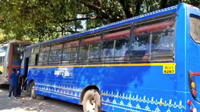 ड्यूटी के दौरान बस ड्राइवर को आया हार्ट अटैक, मरने से पहले बचाई 25 यात्रियों की जान