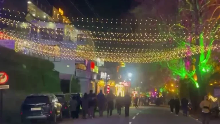 नैनीताल में पर्यटन ने पकड़ी रफ्तार, दुल्हन की तरह सजी सरोवर नगरी, नए साल पर होटल हाउसफुल