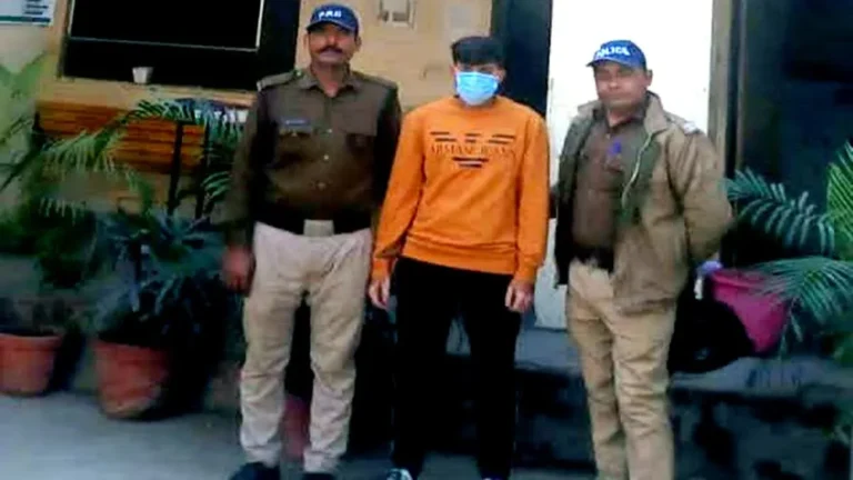 रेलवे भर्ती परीक्षा में नकल करते पकड़ा गया अभ्यर्थी, देहरादून पुलिस ने किया गिरफ्तार — हरियाणा तक जुड़े तार