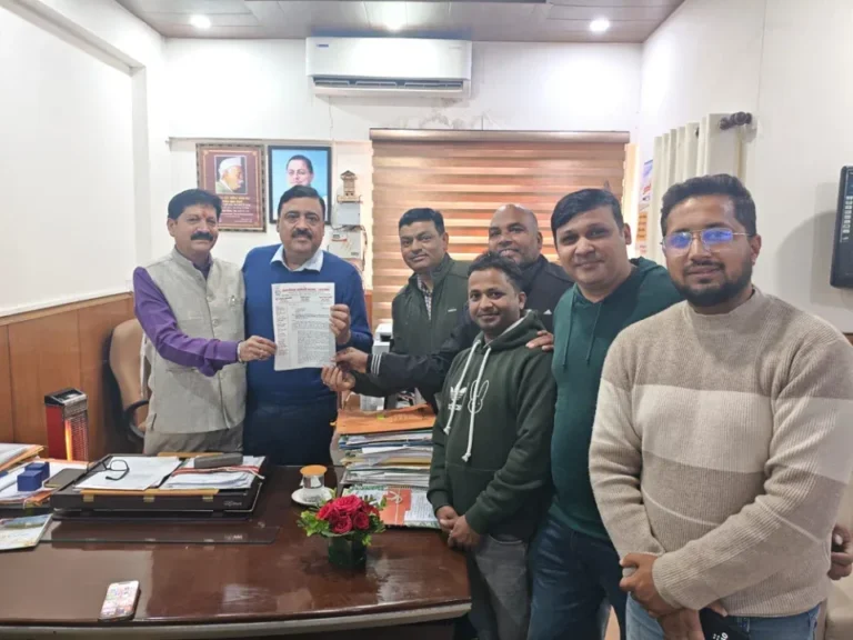 देहरादून: राज्य निगम कर्मचारियों की समस्याओं पर सचिवालय में हुई अहम बैठक, नियमितीकरण पर शीघ्र निर्णय का आश्वासन