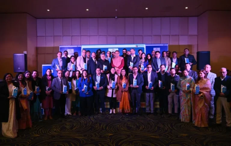 Hindustan मेडिकल एक्सीलेंस अवॉर्ड” कार्यक्रम में स्वास्थ्य क्षेत्र में उत्कृष्ट कार्य करने वाले चिकित्सकों को पुरस्कार प्रदान करते कैबिनेट मंत्री गणेश जोशी