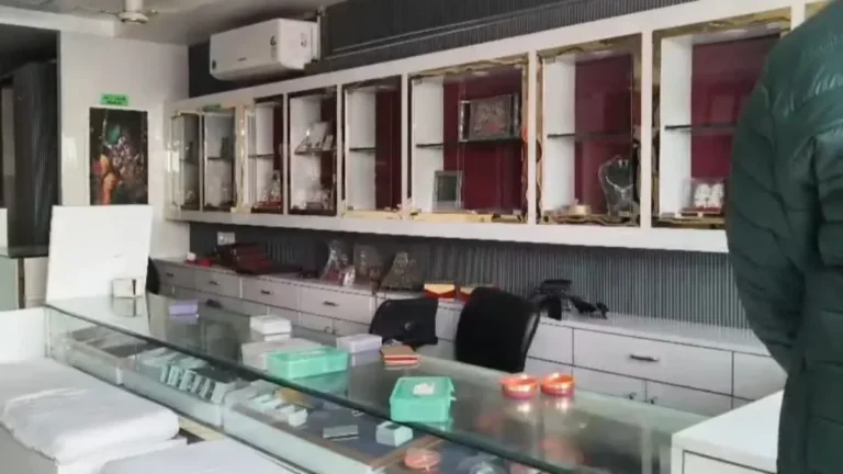 ₹1.25 करोड़ की ज्वेलरी चोरी मामला: यूपी कनेक्शन आया सामने, 30 से ज्यादा पुलिसकर्मी खंगाल रहे सबूत