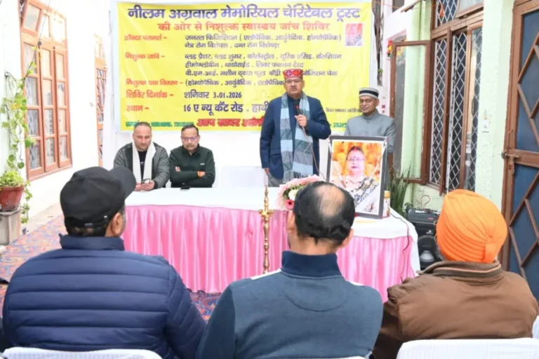नीलम अग्रवाल मेमोरियल चैरिटेबल ट्रस्ट द्वारा आयोजित निःशुल्क स्वास्थ्य जांच शिविर का उद्घाटन करते कैबिनेट मंत्री गणेश जोशी