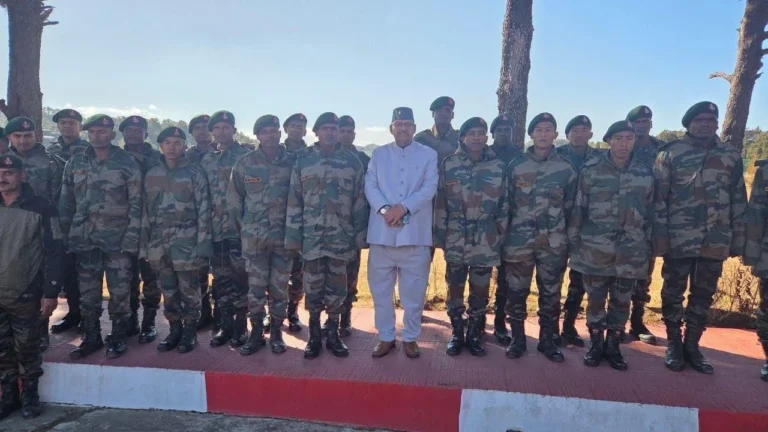 सैनिक कल्याण मंत्री गणेश जोशी ने शिलांग में असम राइफल्स के जवानों से की मुलाकात