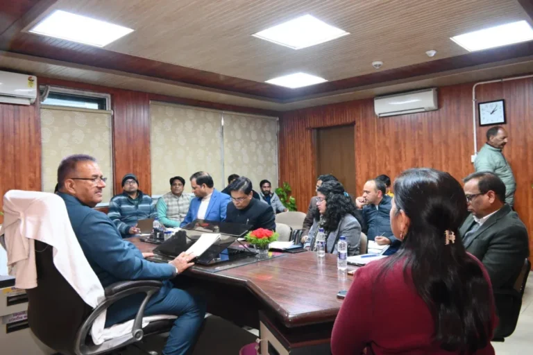 प्रदेश के कृषि मंत्री गणेश जोशी ने विधानसभा स्थित कार्यालय कक्ष में अमृत कार्यक्रम के तहत मसूरी क्षेत्र में चल रही पेयजल योजनाओं के सम्बन्ध में समीक्षा बैठक की।