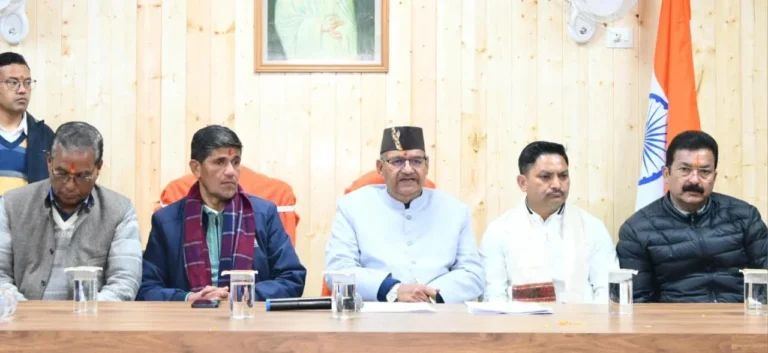 अल्मोड़ा में केंद्रीय बजट 2026-27 के संबंध में आयोजित प्रेस वार्ता को संबोधित करते कृषि मंत्री गणेश जोशी