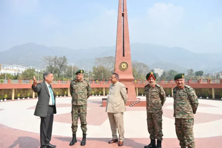 सैनिक कल्याण मंत्री गणेश जोशी से मिले मध्य कमान के आर्मी कमाण्डर, सैन्यधाम का किया संयुक्त निरीक्षण