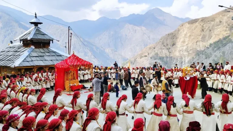 Uttarkashi के सौड़-सांकरी में सजी लोक संस्कृति की रंगत, मैती ध्याणी मिलन से मेले में छाई रौनक