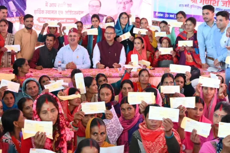 मंत्री गणेश जोशी ने 63 उद्यमियों को 60 लाख की सहायता राशि के चेक वितरित किए 