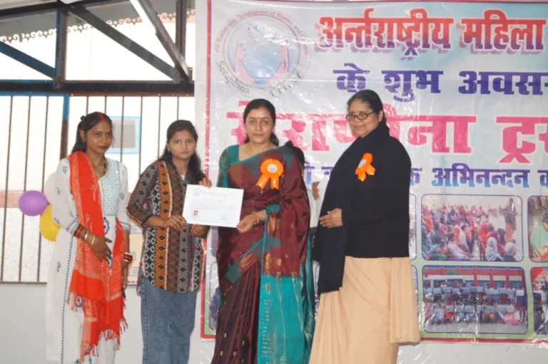 अंतर्राष्ट्रीय महिला दिवस पर सरफ़ीना ट्रस्ट का जागरूकता कार्यक्रम, महिलाओं और बच्चों को किया गया सम्मानित