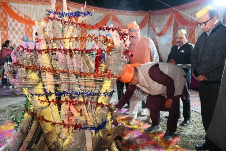 होलिका दहन कार्यक्रमों में शामिल हुए कैबिनेट मंत्री गणेश जोशी, प्रदेशवासियों को दी होली की शुभकामनाएं
