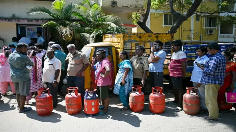सरकार का भरोसा: घरों में एलपीजी की आपूर्ति रहेगी निर्बाध, पैनिक बुकिंग से बचने की अपील