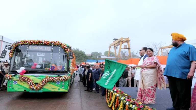 12,877 EV खरीदारों को 24 करोड़ की सब्सिडी जारी, दिल्ली-गाजियाबाद के बीच इंटरस्टेट ई-बस सेवा भी शुरू