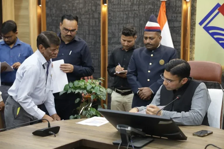 देहरादून में जनता दर्शन कार्यक्रम: डीएम सविन बंसल ने सुनी 170 शिकायतें, कई मामलों में मौके पर दिए राहत के निर्देश