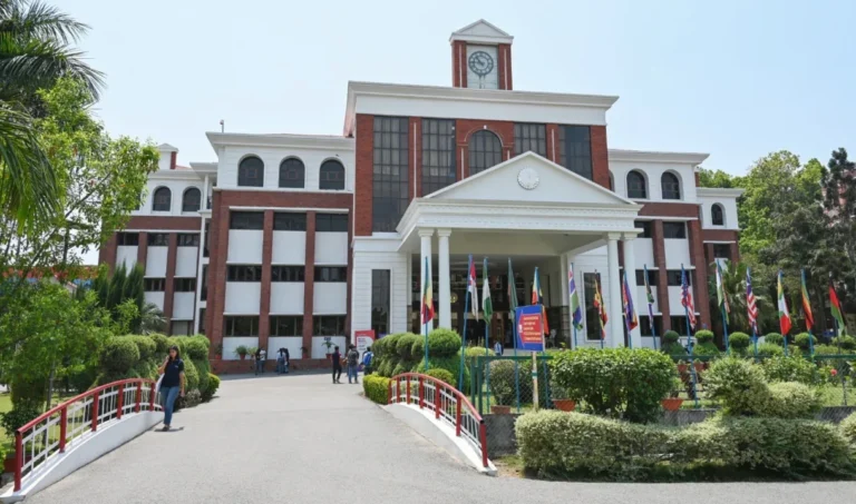 ग्राफिक एरा की एक और उल्लेखनीय उपलब्धि टीएचई एशिया रैंकिंग में 200–250 बैंड, भारत में 18वां स्थान