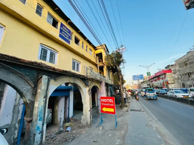 स्वेच्छा से हट रहीं संपत्तियां, आढ़त बाजार, तहसील चौक सड़क चौड़ीकरण कार्य ने पकड़ी गति