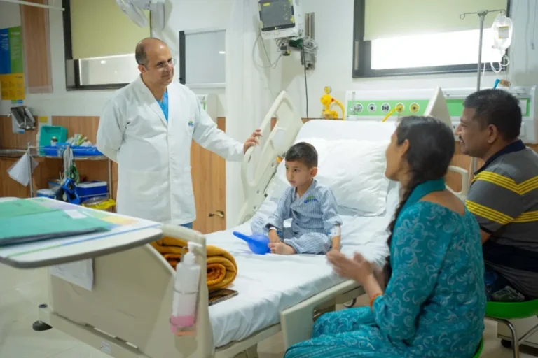 ग्राफिक एरा अस्पताल की बड़ी उपलब्धि: 5 वर्षीय बच्चे का POEM तकनीक से सफल इलाज, मिली नई जिंदगी