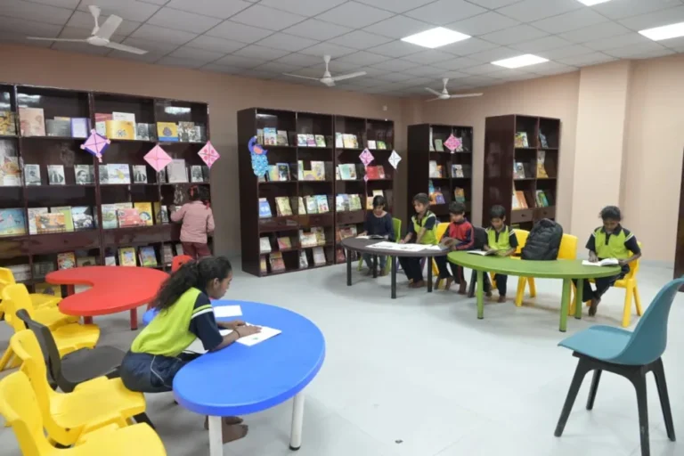 स्मार्ट लाइब्रेरी बनी आकर्षण केंद्र, बच्चों में पढ़ाई के प्रति उत्साह, आगंतुक भी कर रहे सराहना