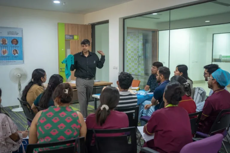 ग्राफिक एरा में नवजात शिशुओं की जीवनरक्षक तकनीकों का प्रशिक्षण