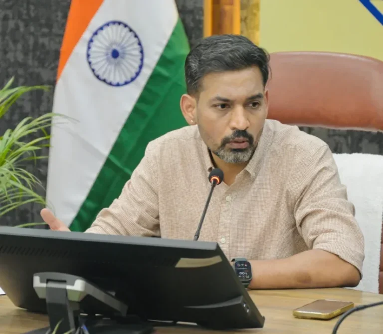पदभार संभालते ही एक्शन मोड में डीएम डॉ. आशीष चौहान, जन समस्याओं के त्वरित समाधान के दिए निर्देश